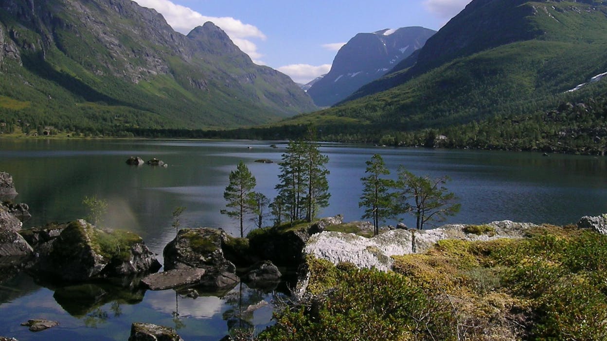 Vandring til Innerdalen, Norges vakreste dal | Visit MR